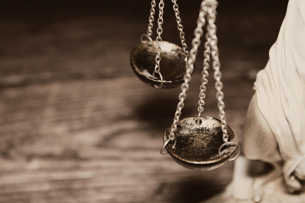 Stuttering Law: A Manifesto on Play, Interpretation, and Artificial Intelligence