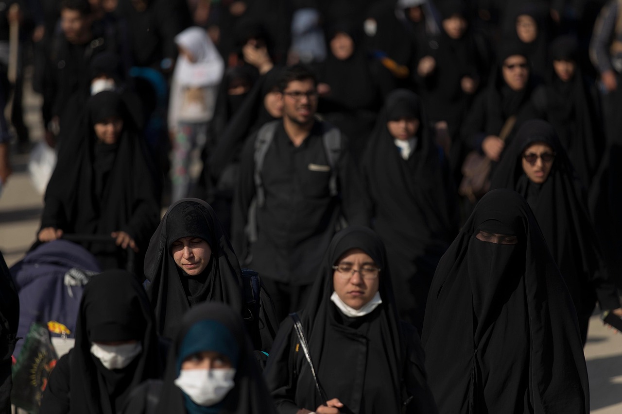 The Body in Revolt: Coquetry, Interpretation, and Power in Iran