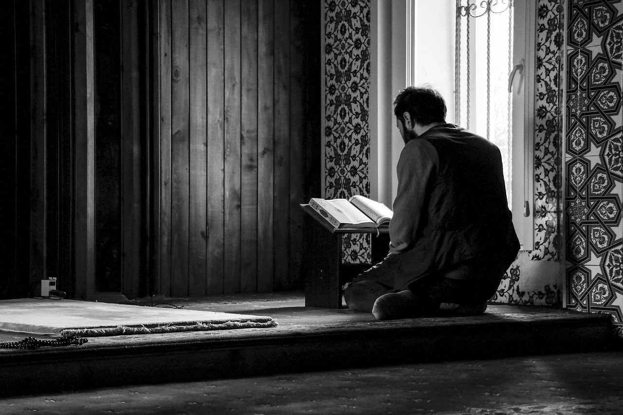 Between Consultation and Command: The Quran, Islamic Law, and Warrior Hermeneutics