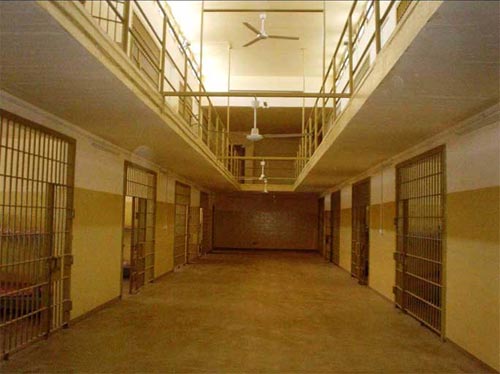 Federal judge allows Abu Ghraib prisoners&#8217; lawsuit to move forward