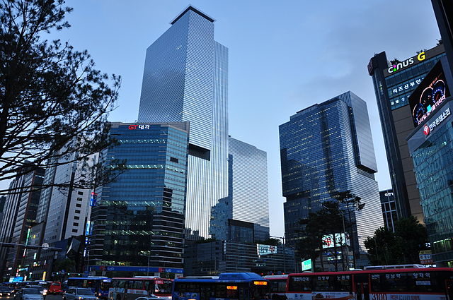 Samsung Electronics reaches last-minute wage deal with labor union