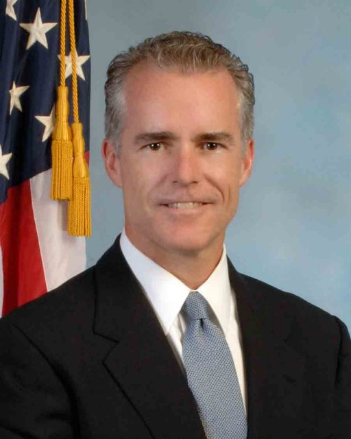 Former FBI deputy director files lawsuit against DOJ