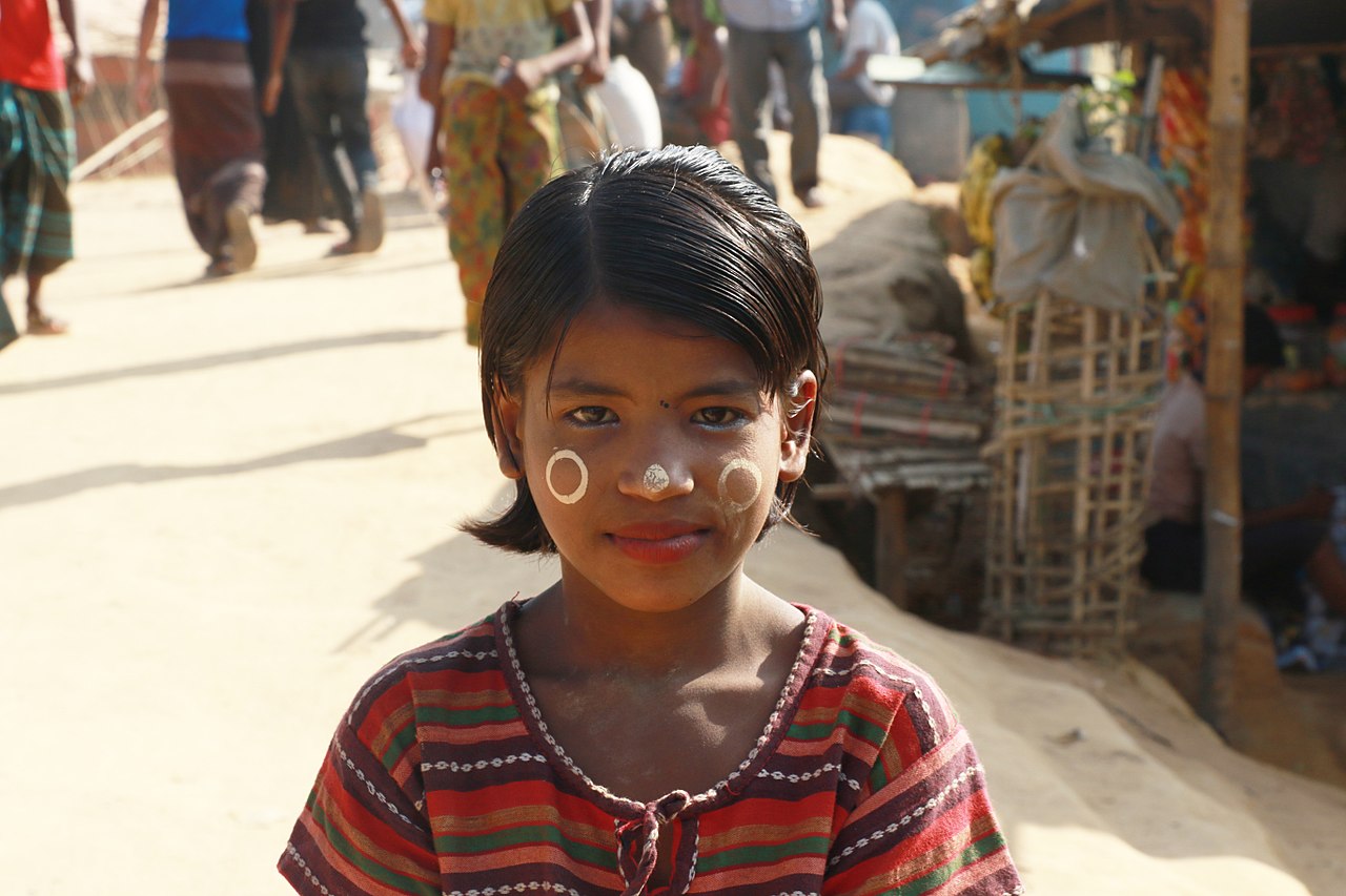 Massive fire in Rohingya refugee camp raises humanitarian aid alarm