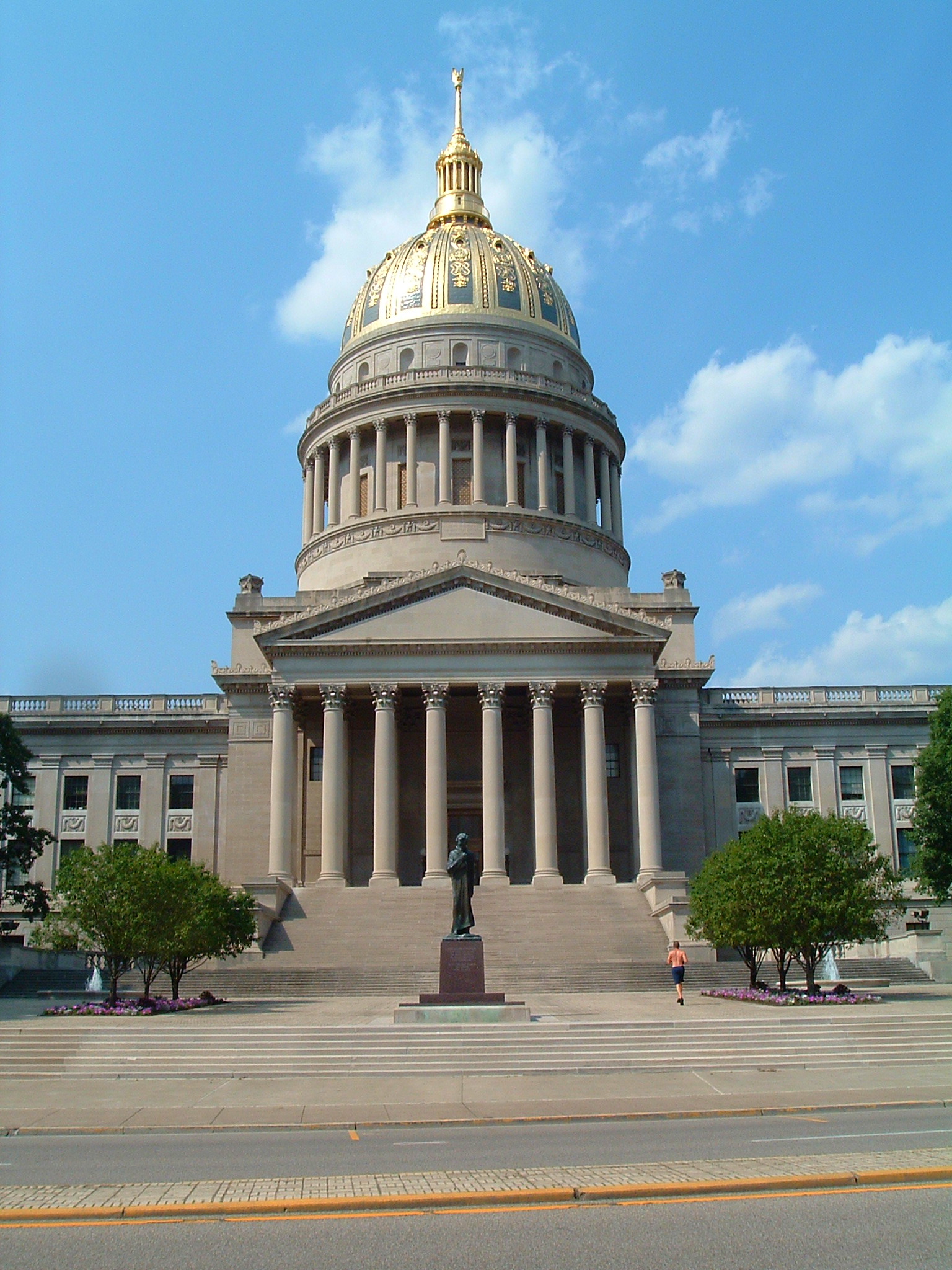 West Virginia passes judicial budget oversight amendment