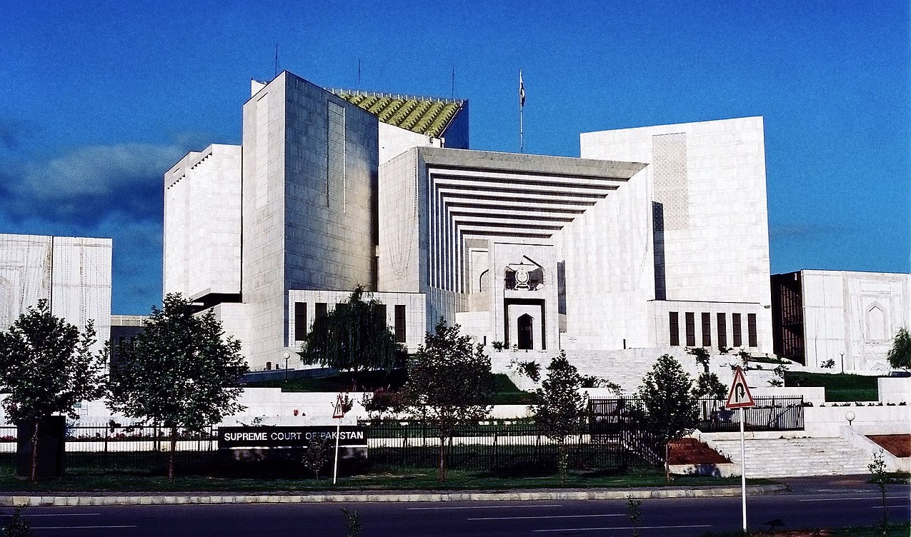 Pakistan Supreme Court orders shopping centers reopened