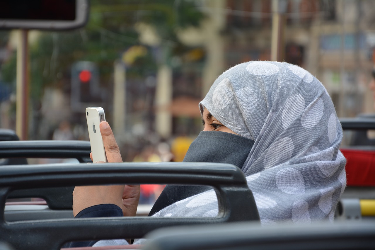 Saudi Arabia women to receive notification of divorce by text message