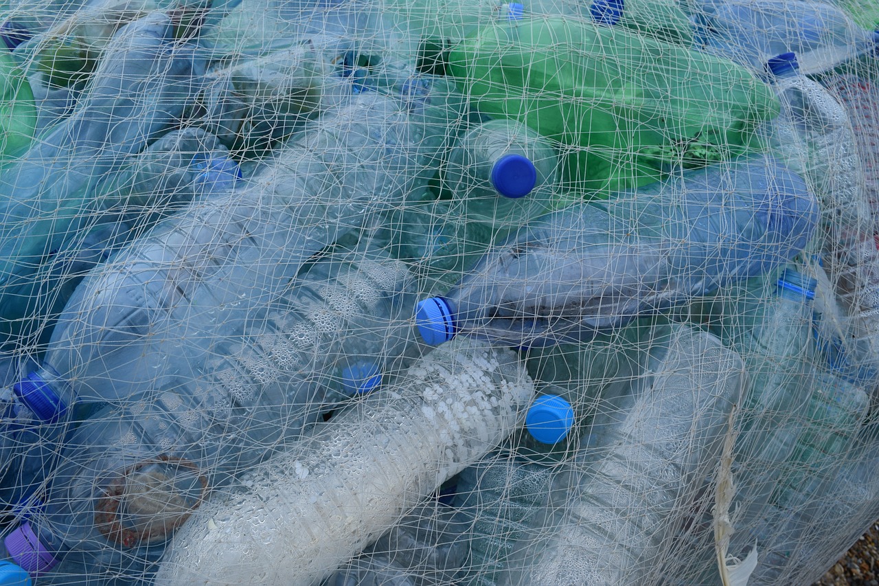 European Parliament votes to ban single-use plastics