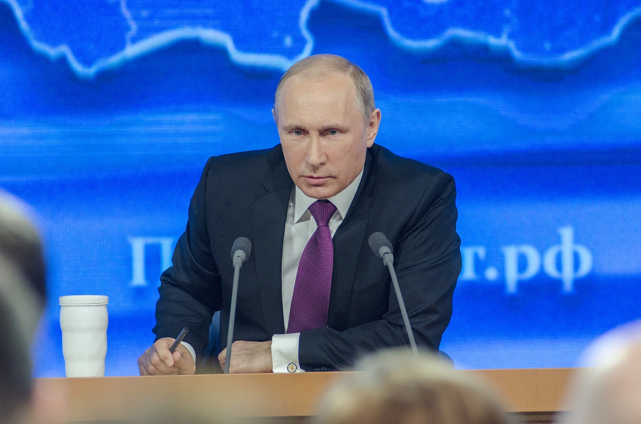 Vladmir Putin signs new law imposing fines for the distribution of foreign print media