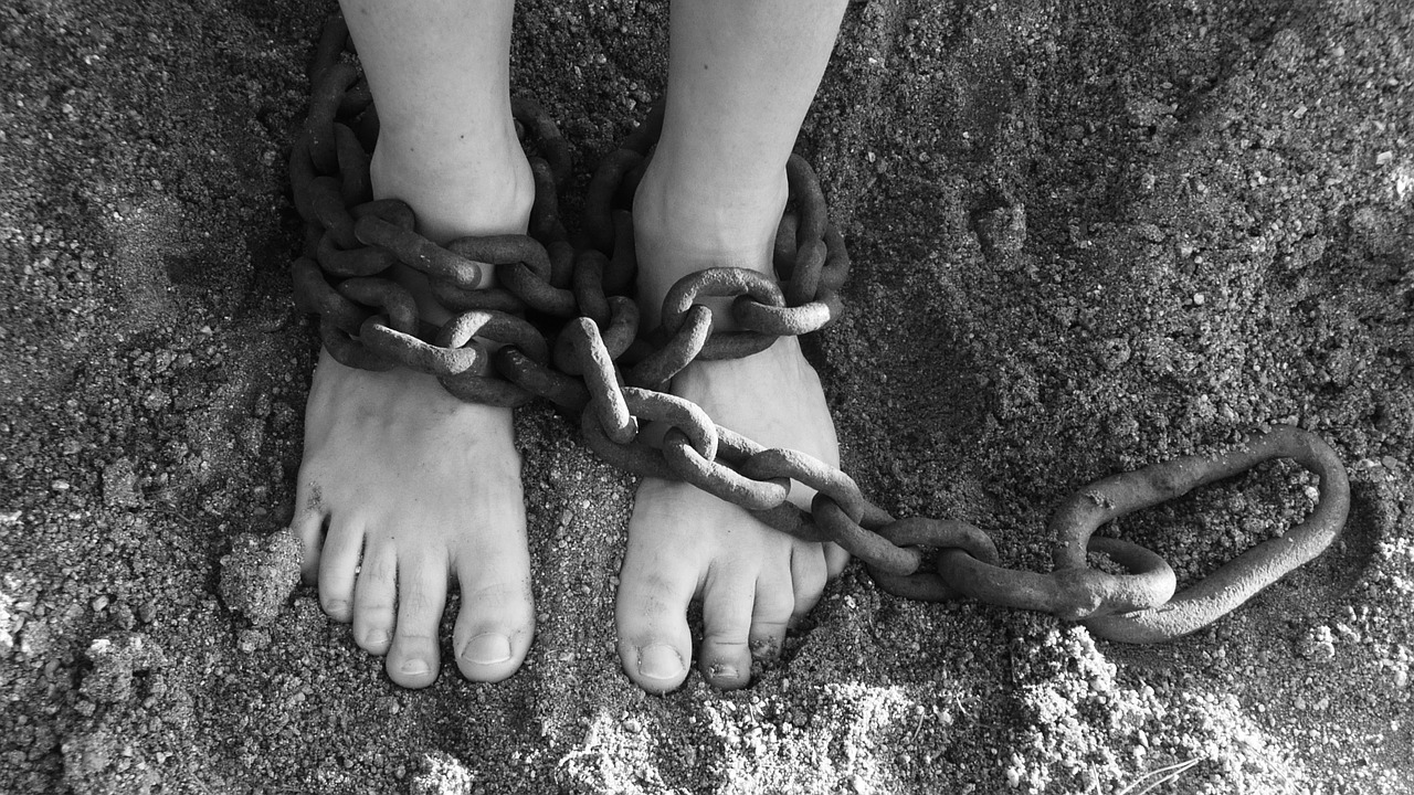 England and Wales to ban &#8216;pain-inducing&#8217; physical restraint against young offenders in children&#8217;s prisons