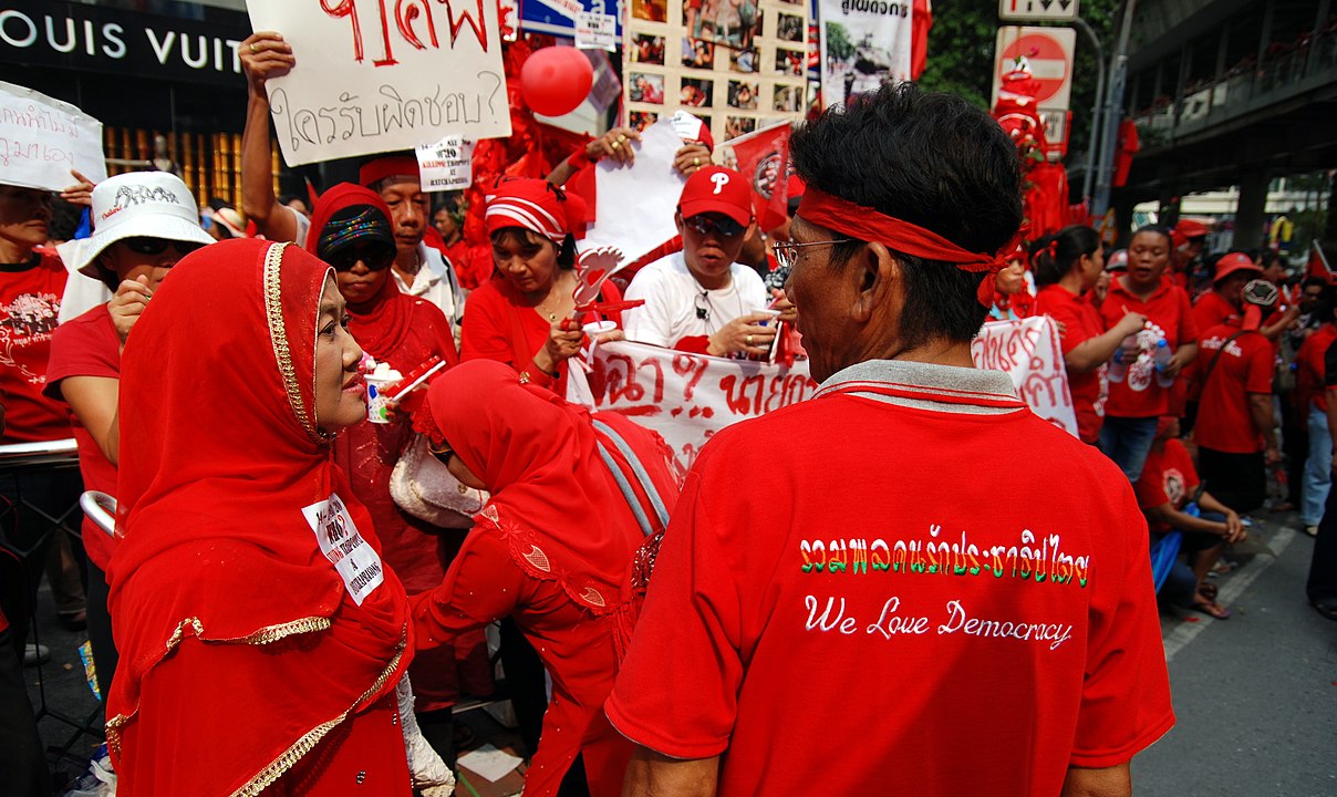 Thailand court acquits red shirt protesters of all charges