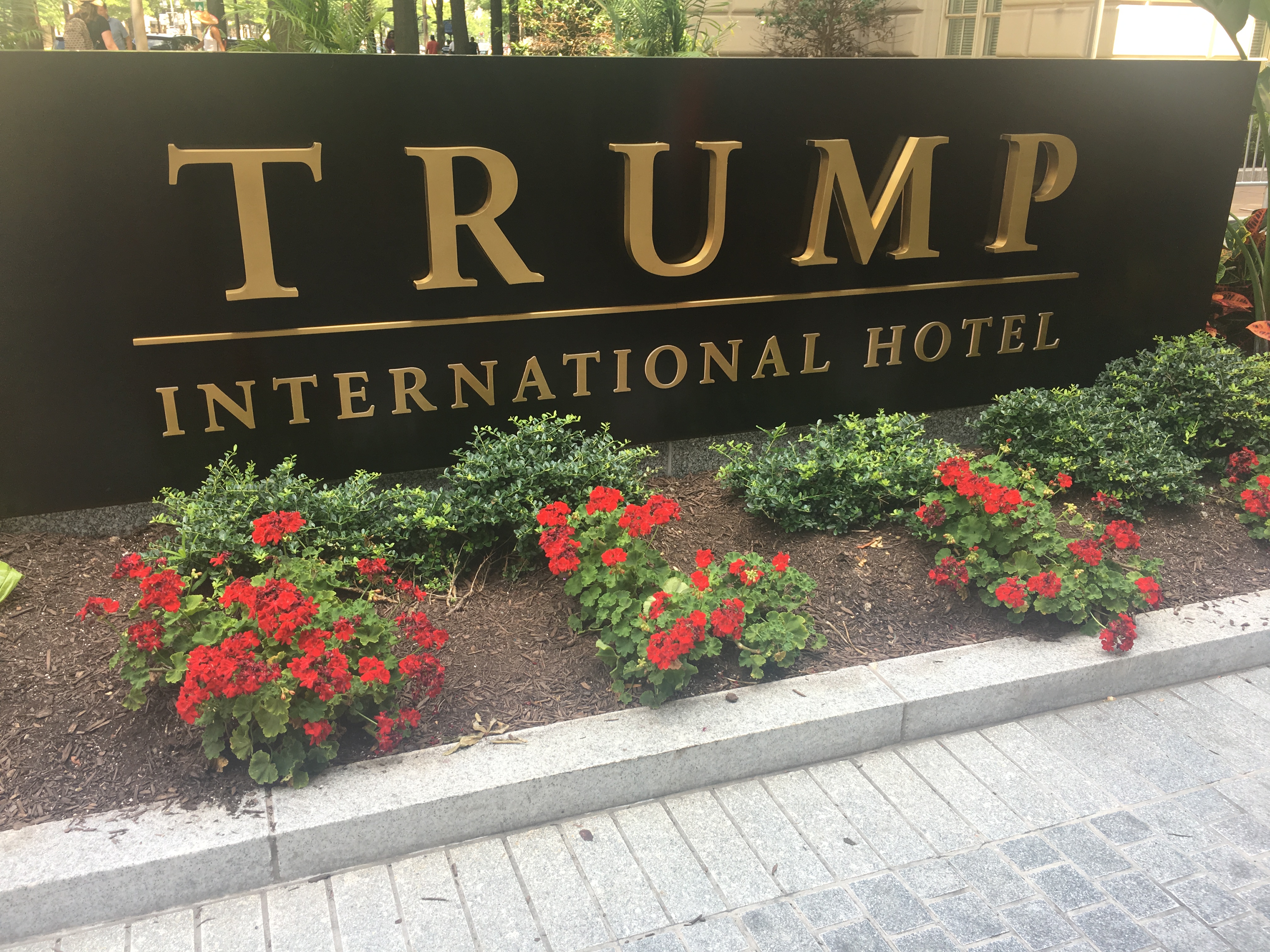 Federal appeals court rejects Trump effort to end emoluments lawsuit