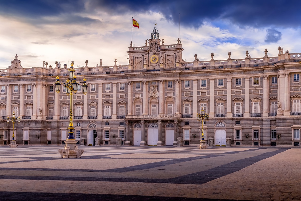 Spain protesters gather in Madrid to challenge pardon of Catalan separatists