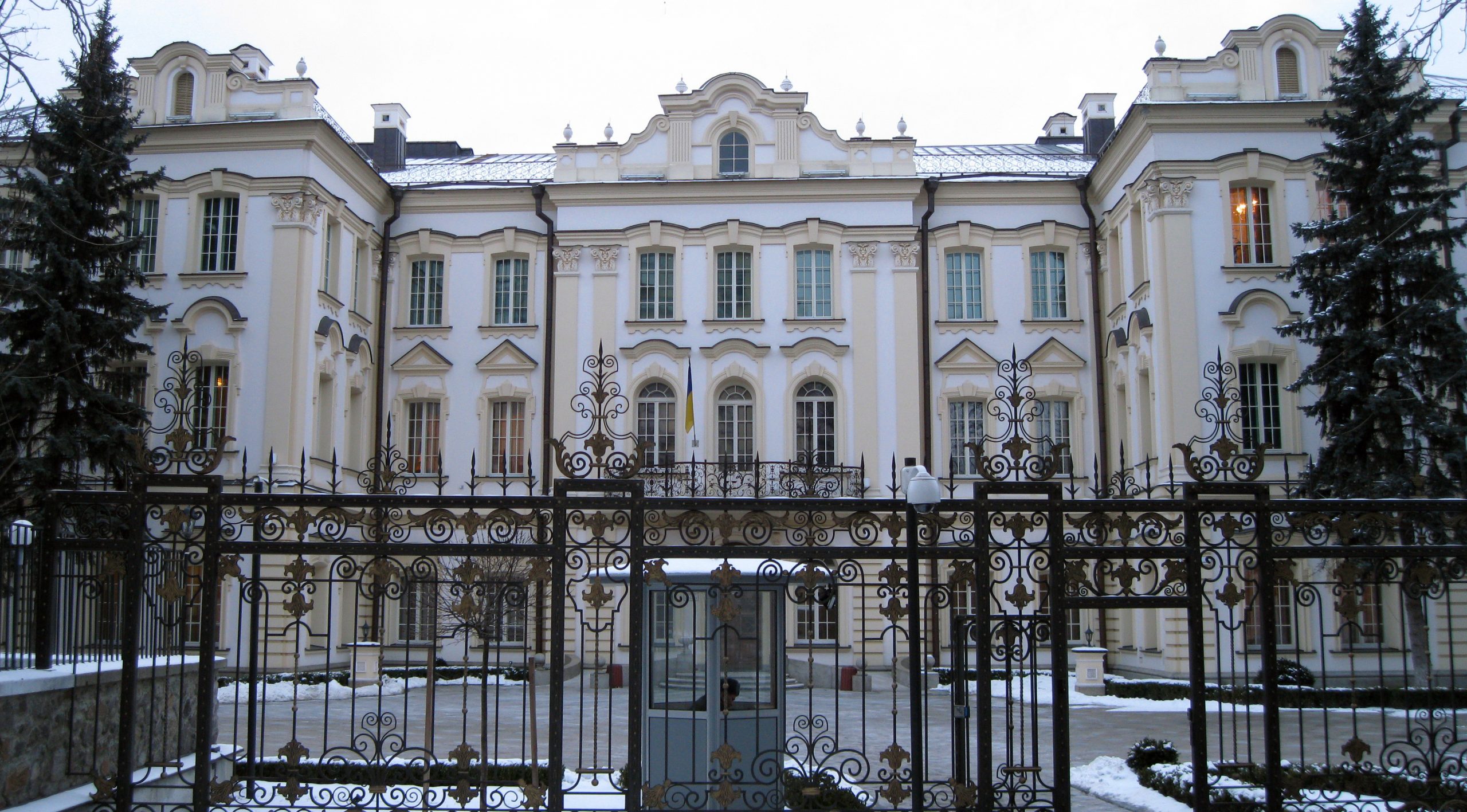 Ukraine president dismisses head judge of constitutional court