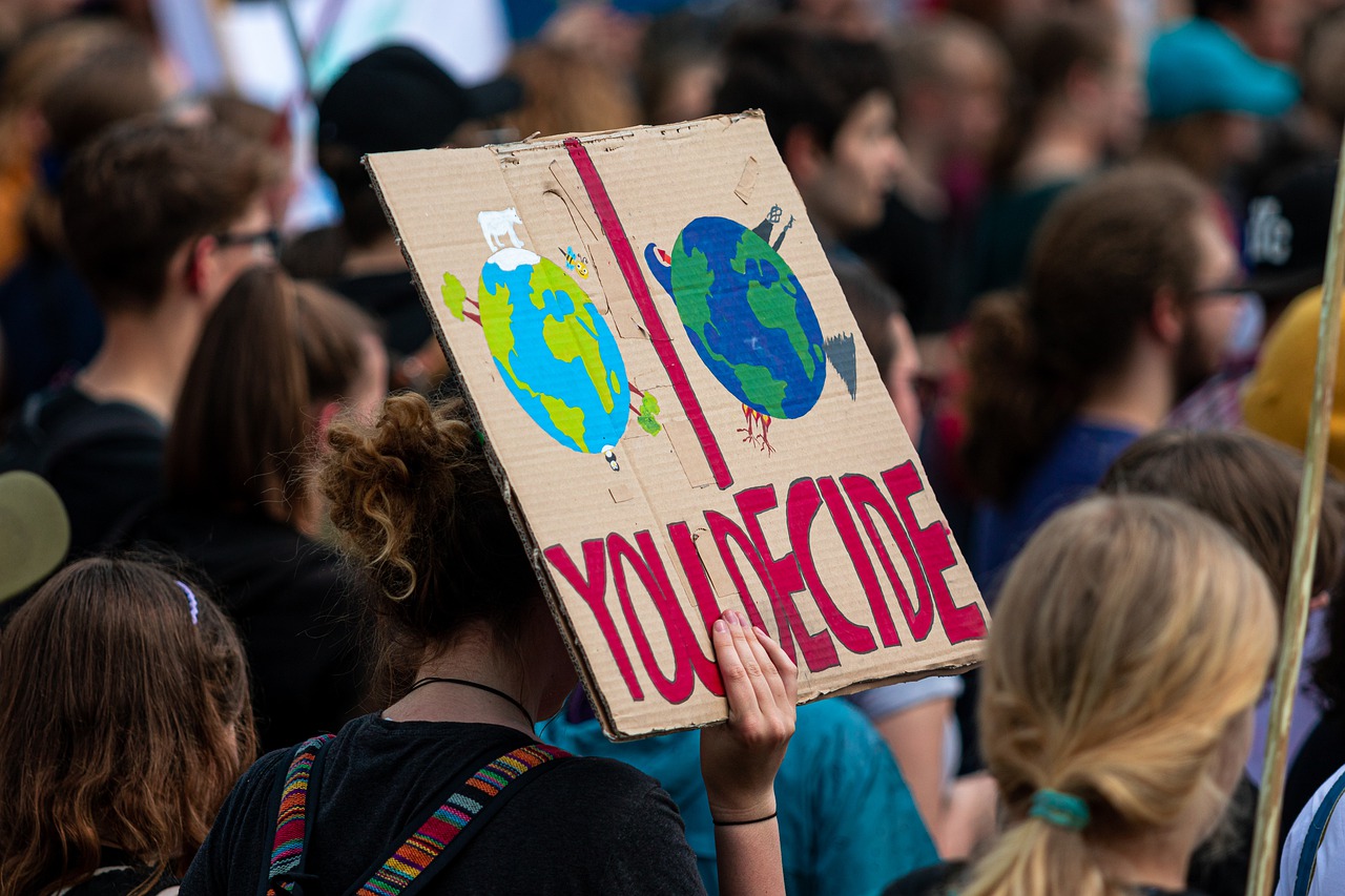 German police clash with climate protestors over mine construction