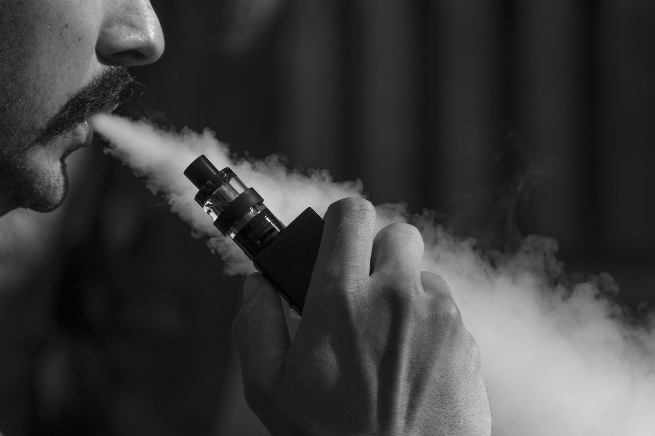 China amends tobacco monopoly law to include e-cigarettes and vaping