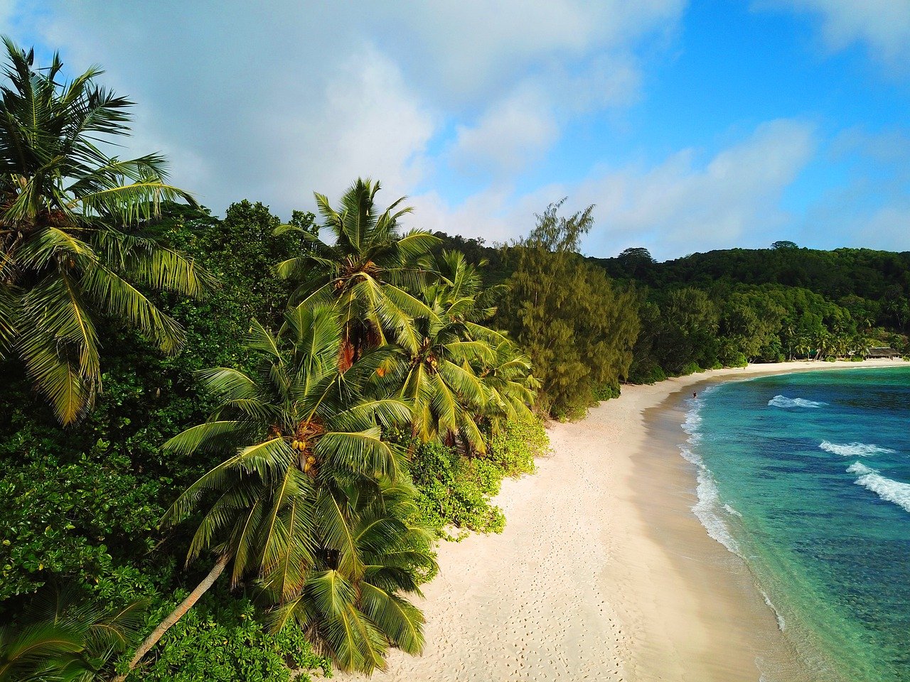 Barbados becomes republic, ends British rule