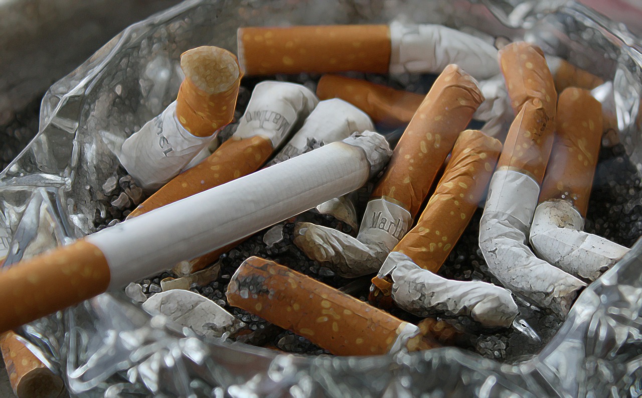 Mexico bans smoking in public and restricts tobacco promotion