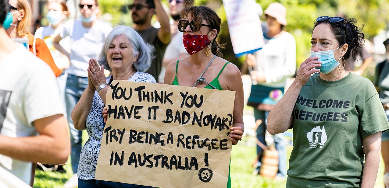 Australia bill asks government to take in 150 refugees held off Nauru and Papua New Guinea