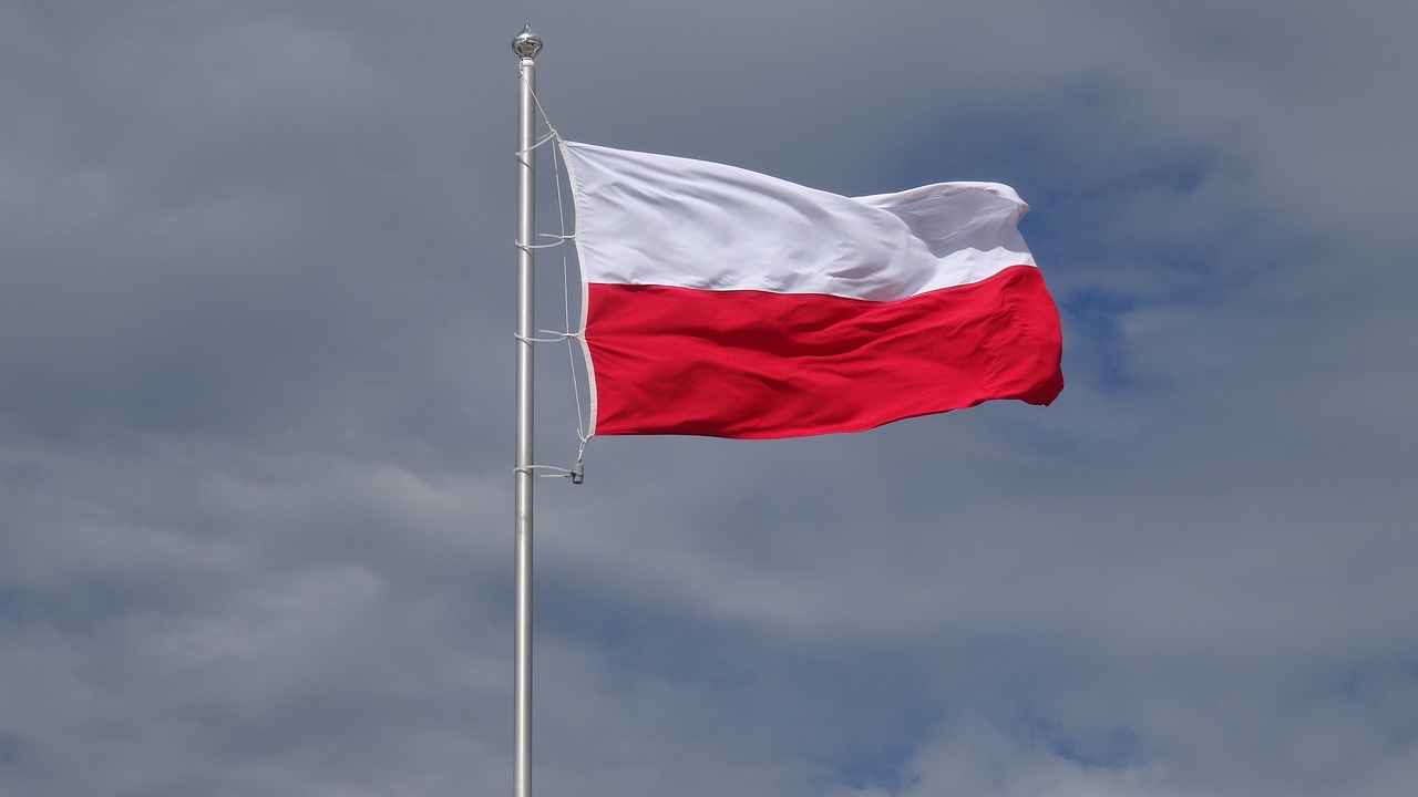 Poland begins construction of wall on Poland-Belarus border