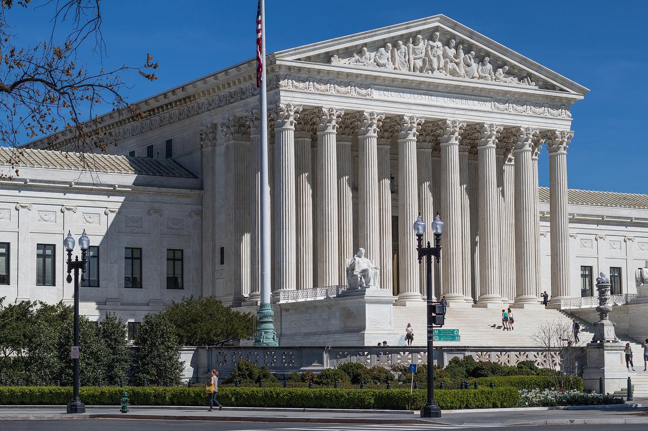 US Supreme Court strikes down lower court injunctions on state abortion laws