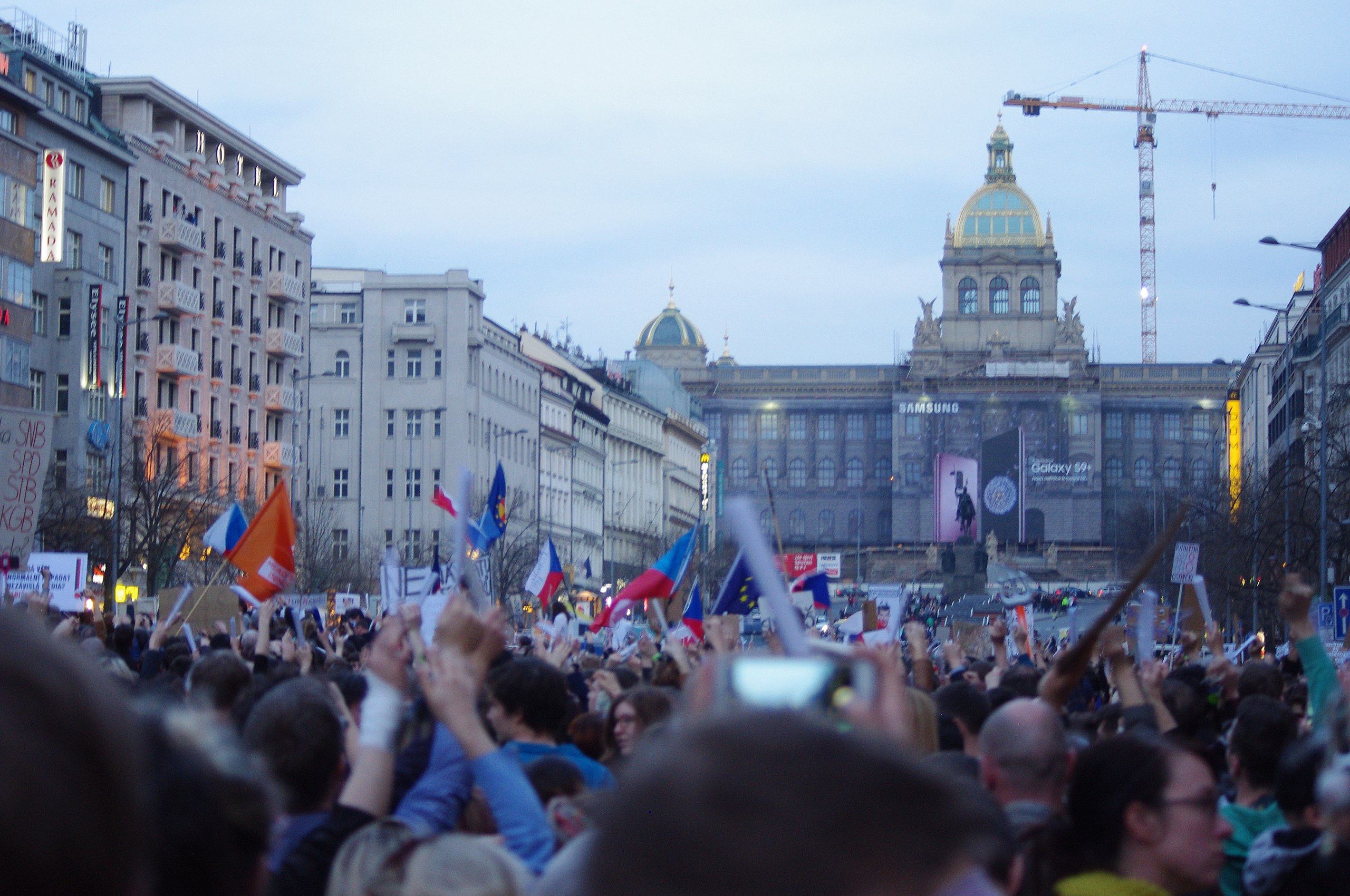 Thousands protest in Prague over Czech authorities&#8217; economic policies and Ukraine aid