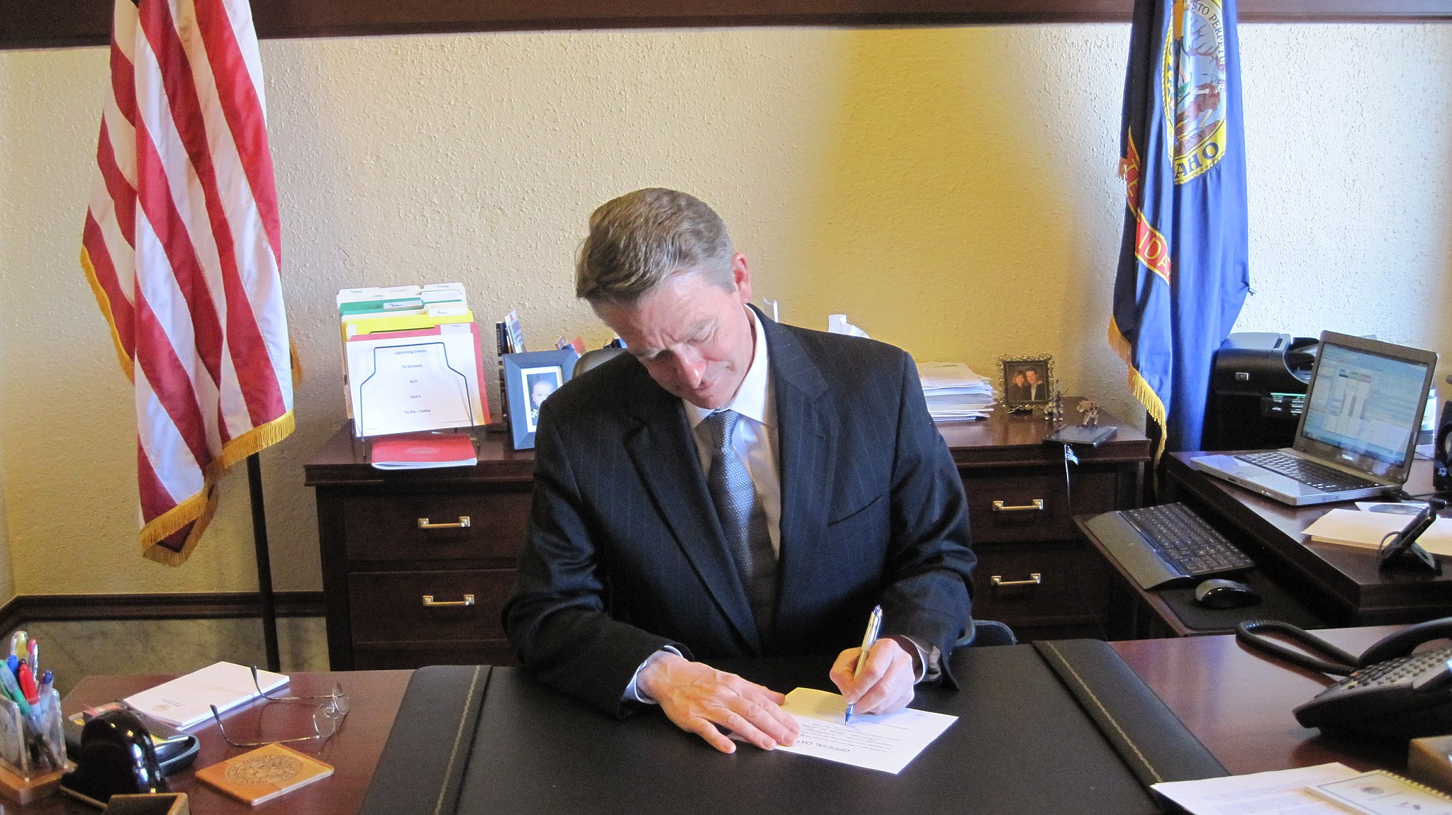 Idaho governor signs bill to allow execution by firing squad