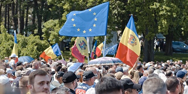 Moldova pro-EU rally attracts over 75,000 amid fears of Russian destabilization efforts