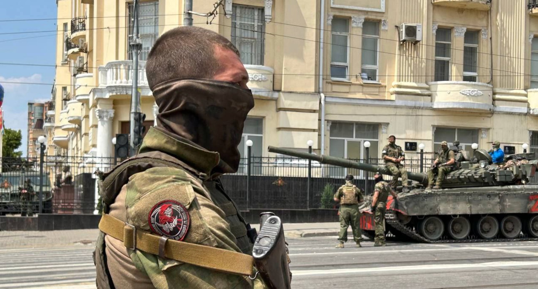 Russian regional authorities announce lockdowns, roadblocks as mercenary forces advance toward Moscow