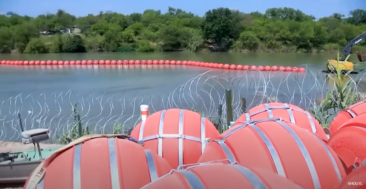 US federal appeals court allows Texas to leave floating barrier on Rio Grande border with Mexico