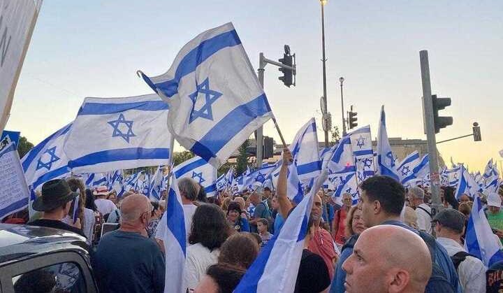 Thousands protest in Israel demanding ouster of PM Netanyahu