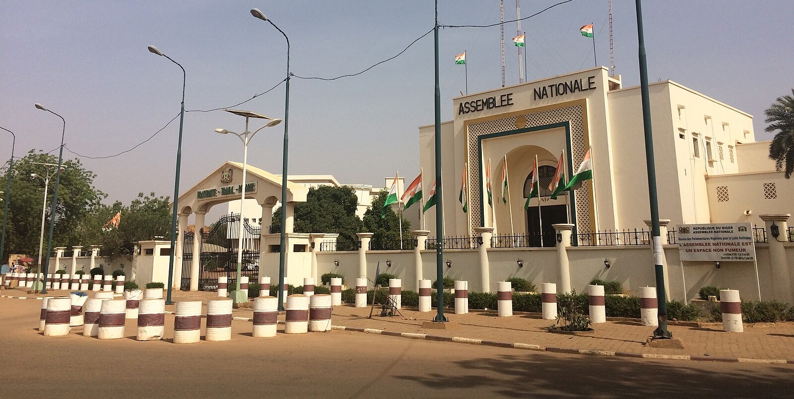 Pro-coup protesters in Niger call on French military to leave country