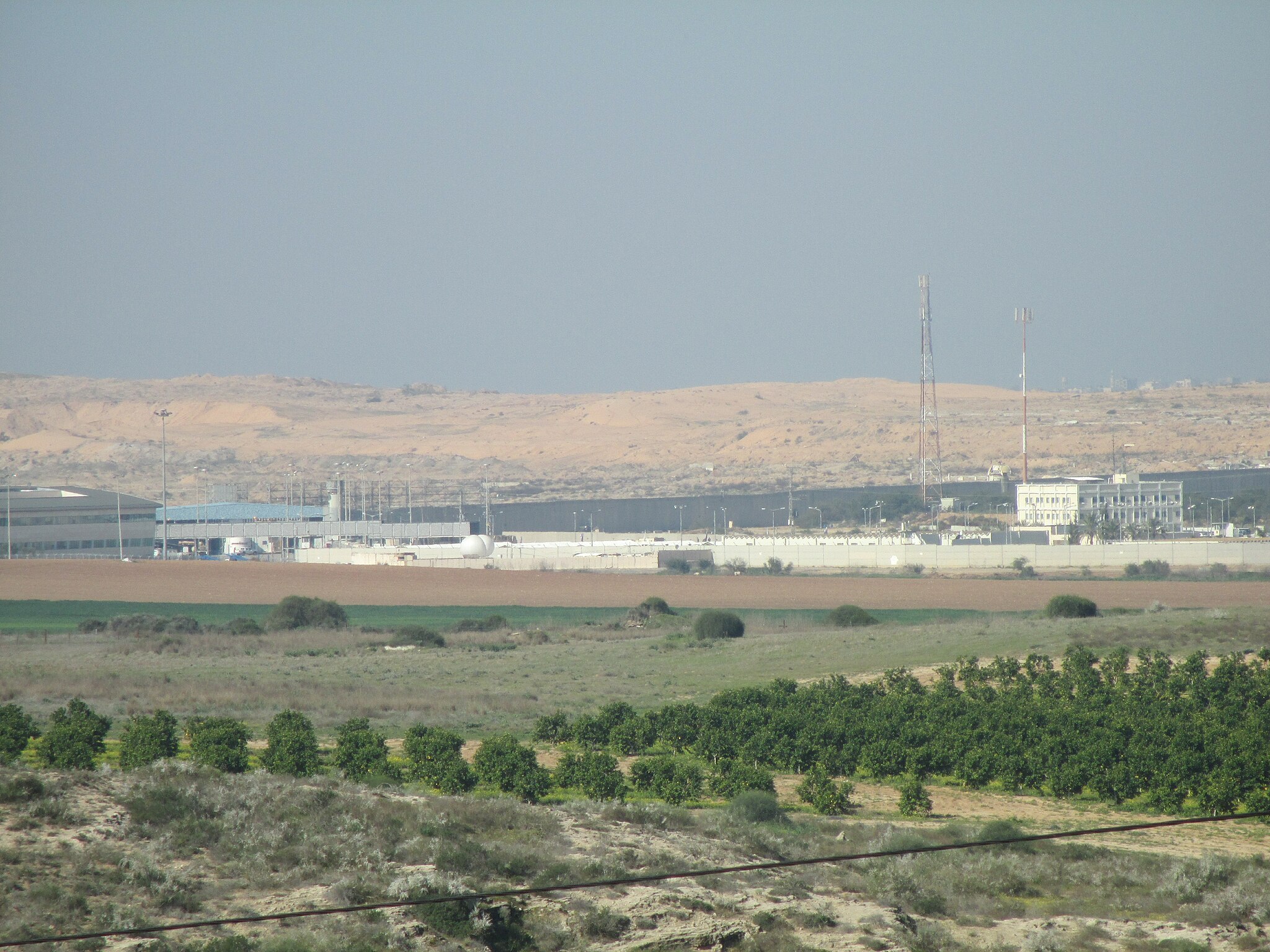 Israel reopens border crossing in Gaza Strip area