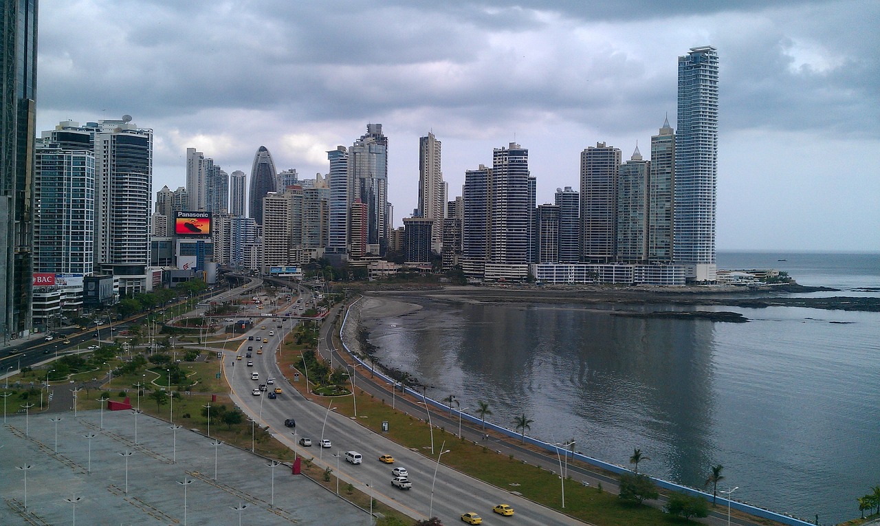 Panama president calls for vote on contentious mining contract