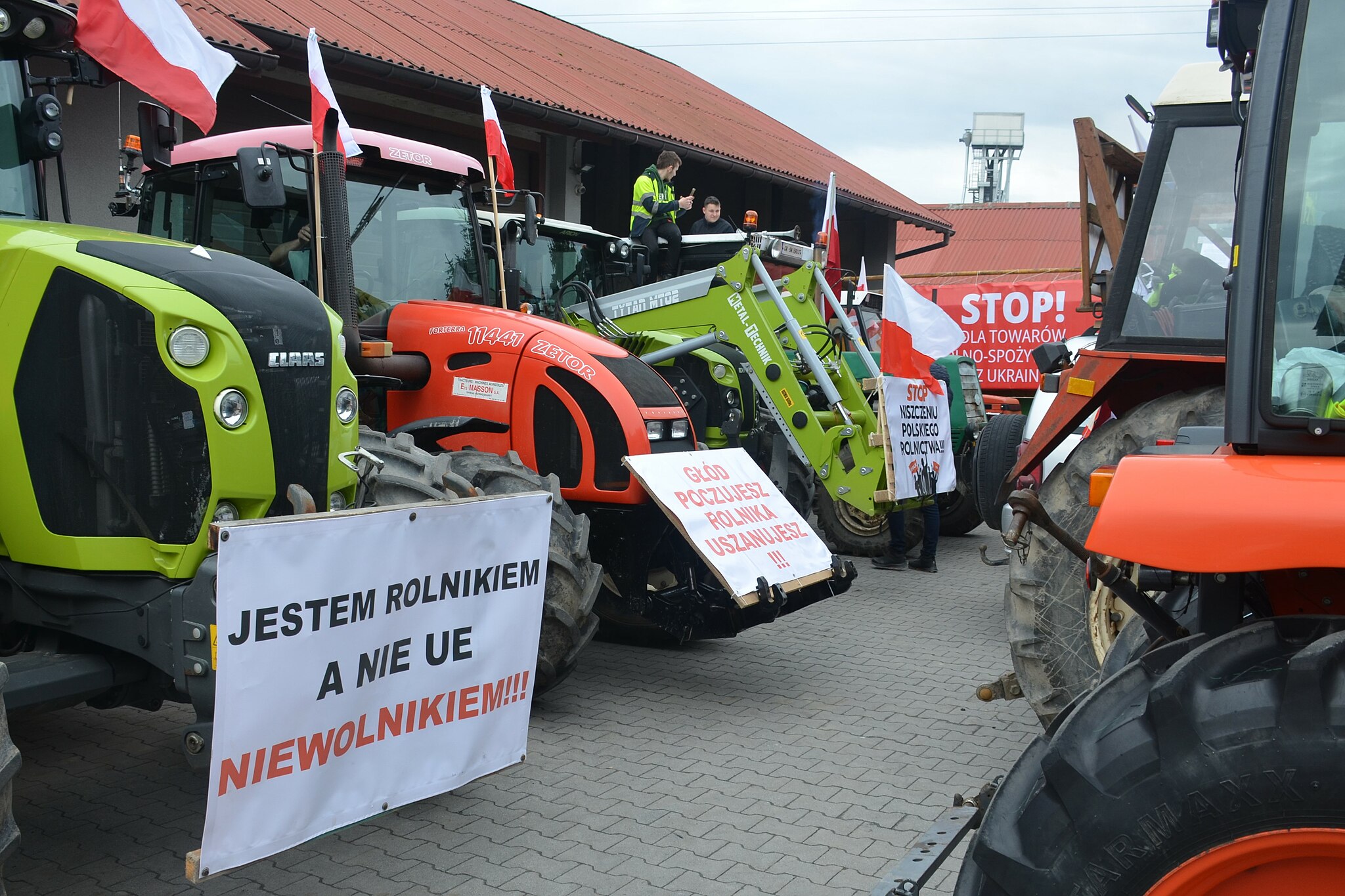 Polish farmers clash with police in agricultural protests