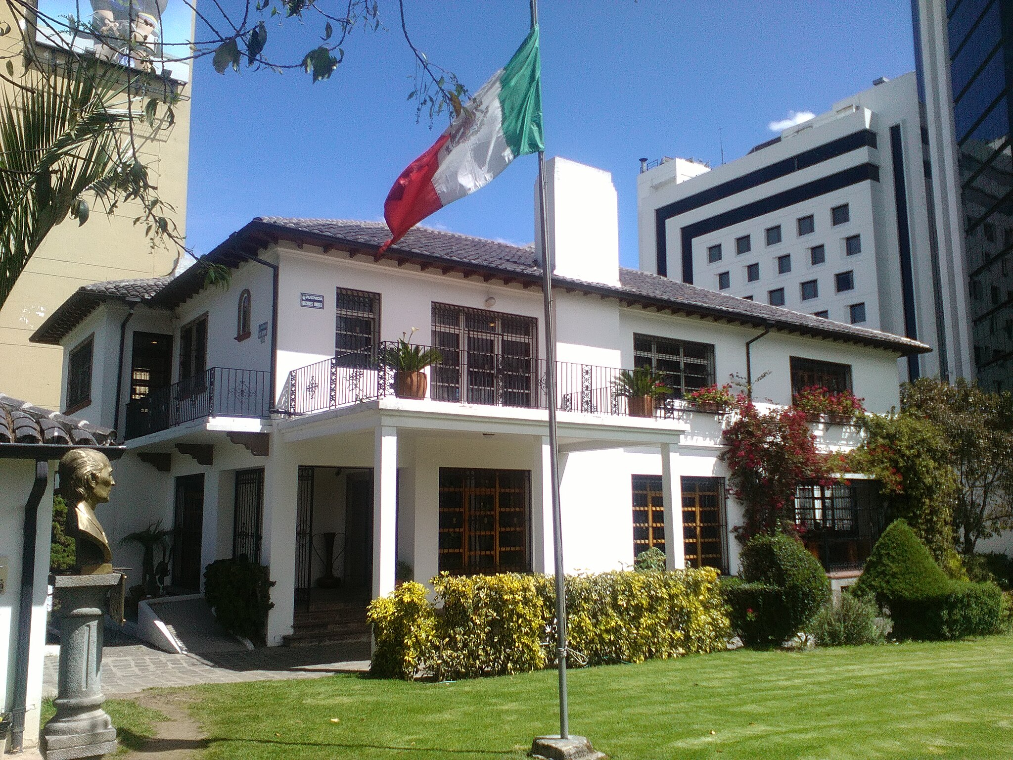 Mexico suspends diplomatic relations with Ecuador following forcible entry at Mexican embassy