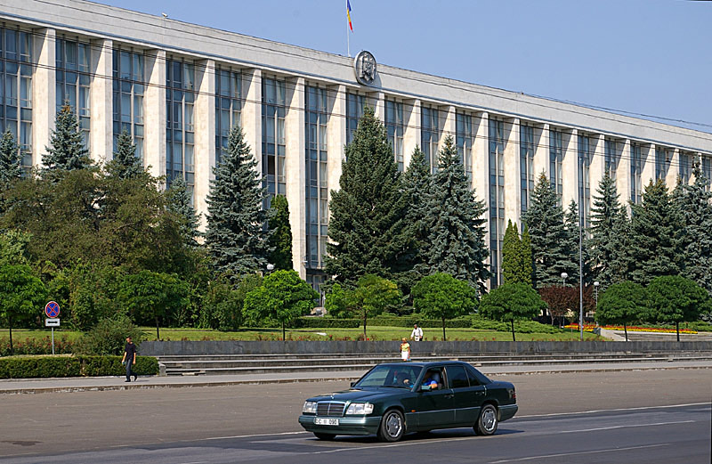 Rights group calls for investigation after Moldova journalist threatened online