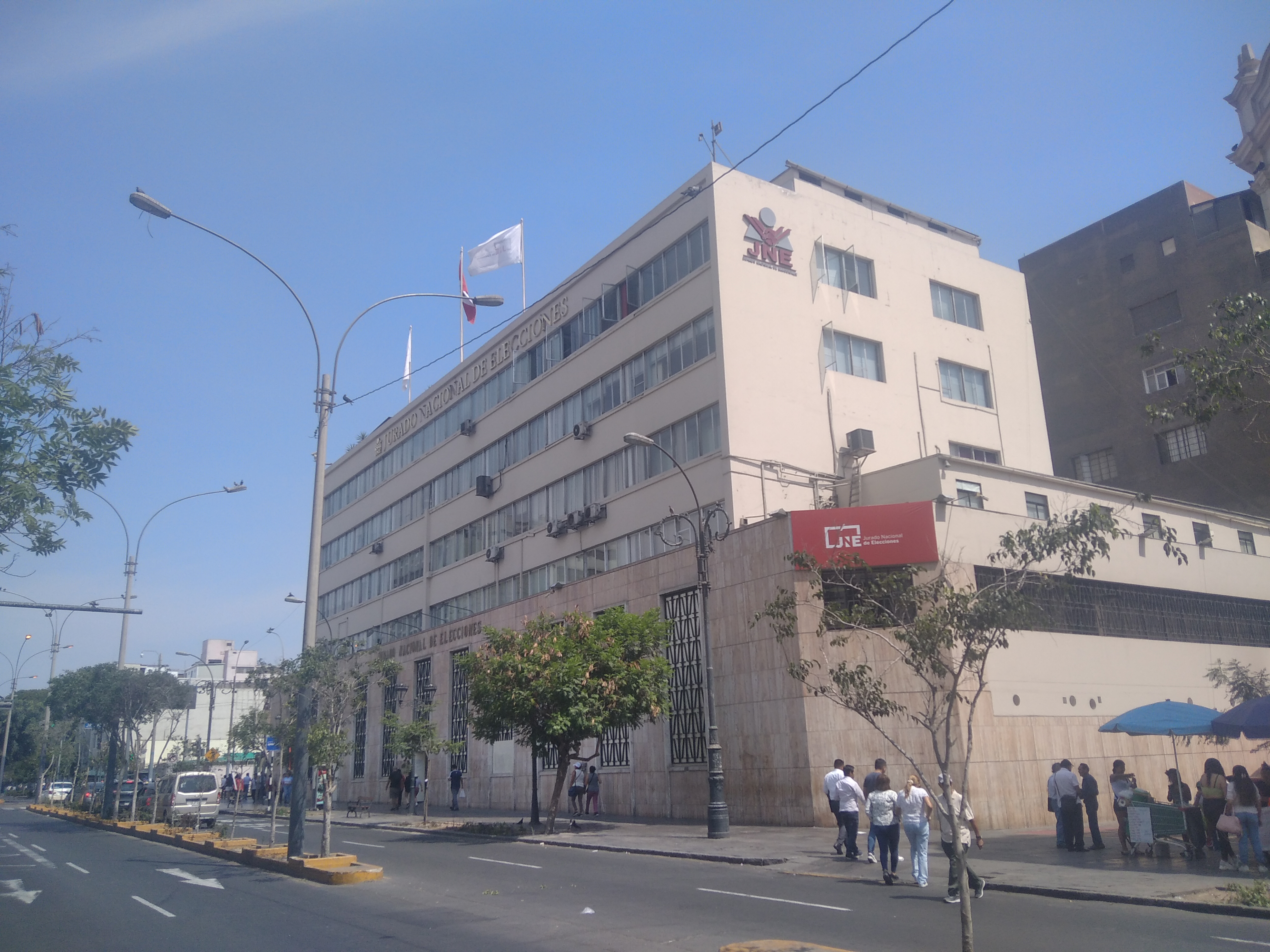 Peru candidate alleges election fraud amid tight electoral race