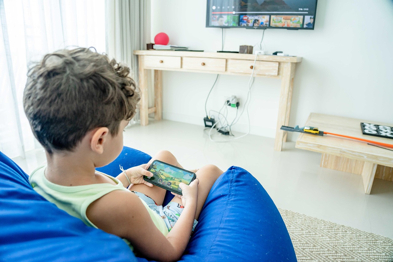 UN rights chief calls for effective regulation of online platform to protect children