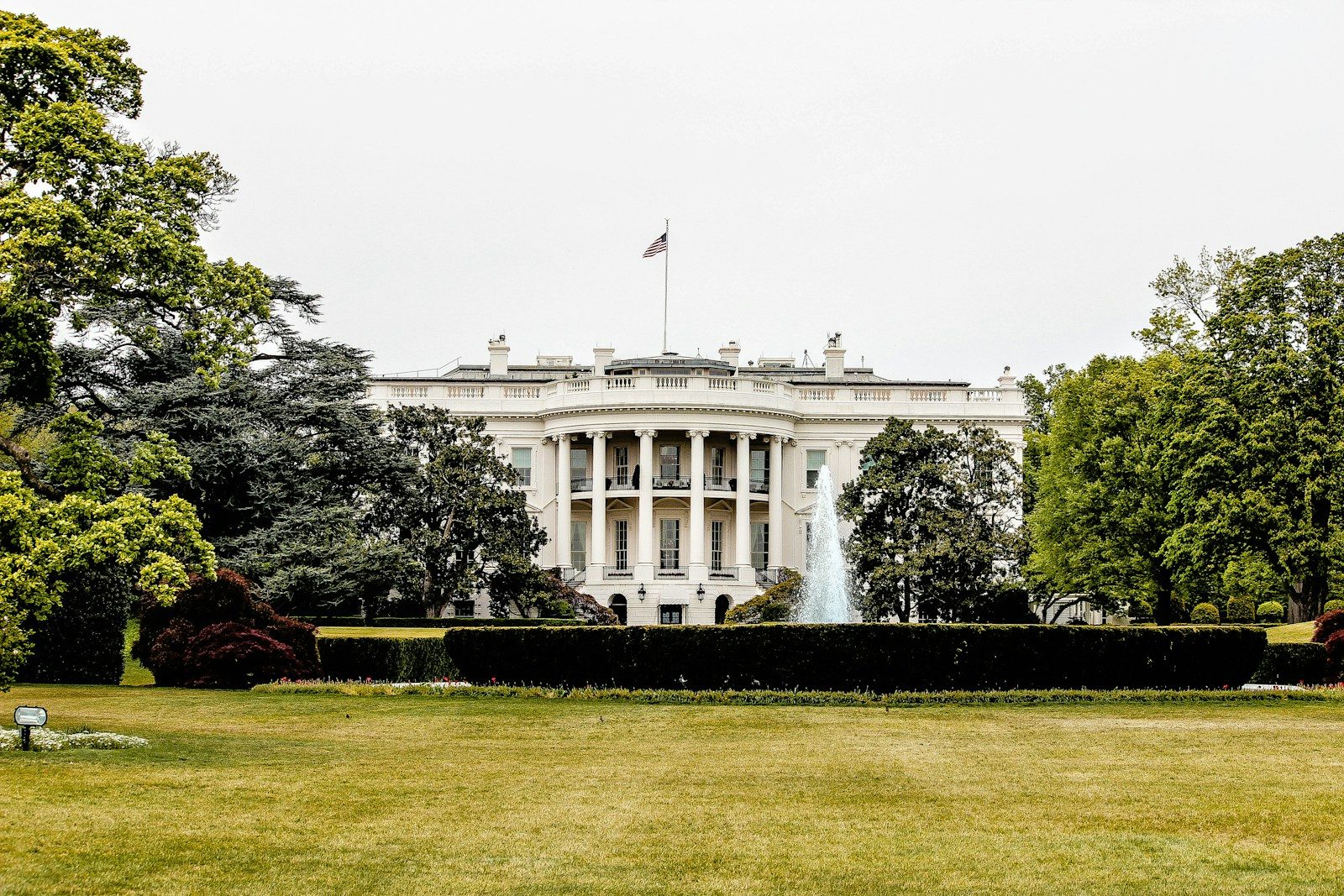 US federal judge briefly extends CNN, MS NOW and Politico’s White House access