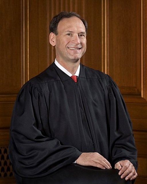 US Supreme Court Justice Roberts declines senators request to discuss Justice Alito's flag controversy