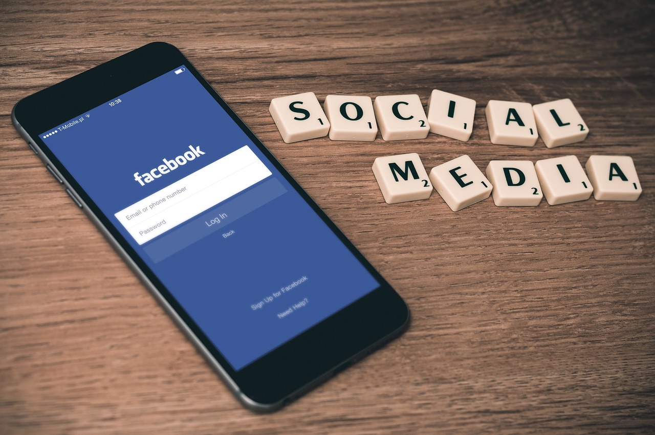 UK to fine Facebook for failing to protect user data