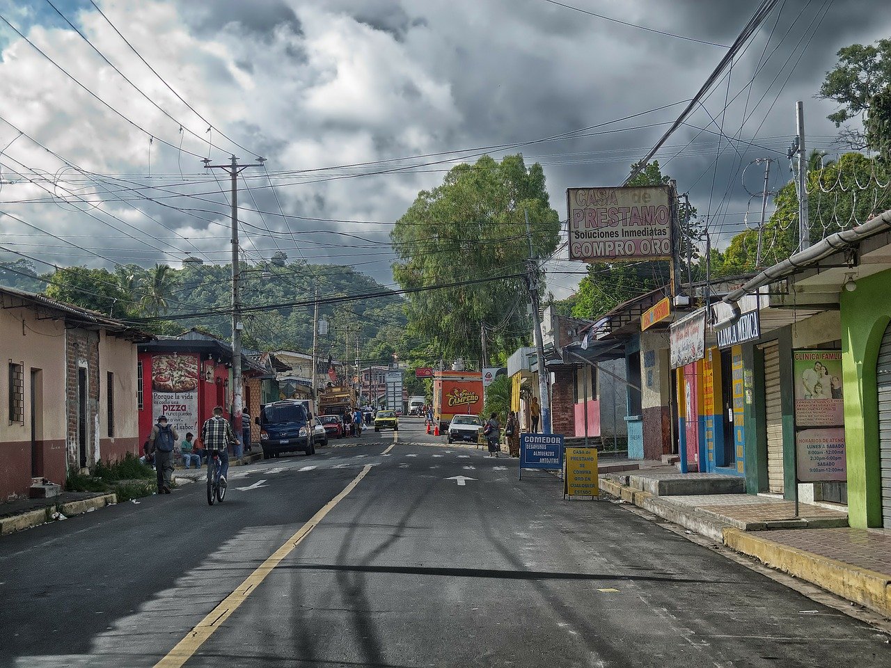 Rights group condemns El Salvador law putting children in adult prisons