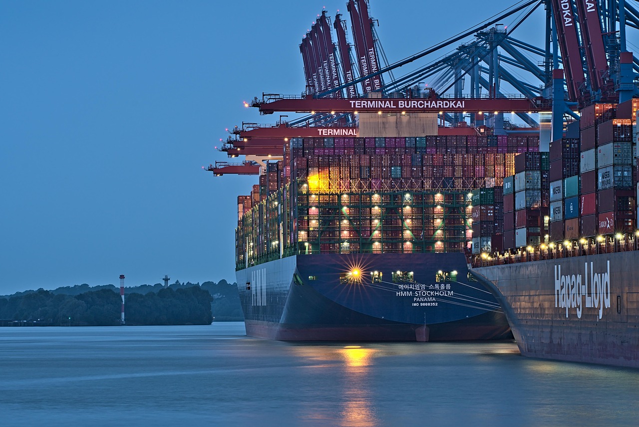 US appeals court allows Trump tariffs to proceed