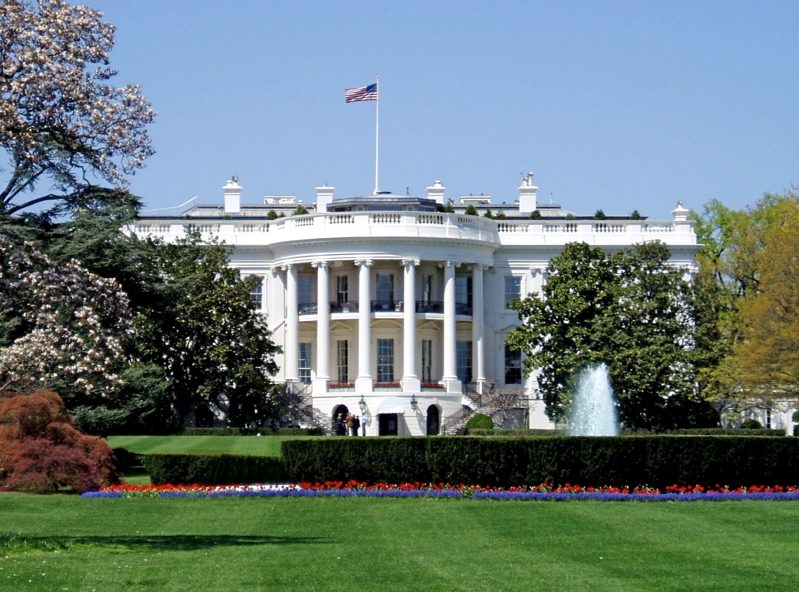 White House begins enforcing Trump's ban on CNN, MS NOW, and Politico